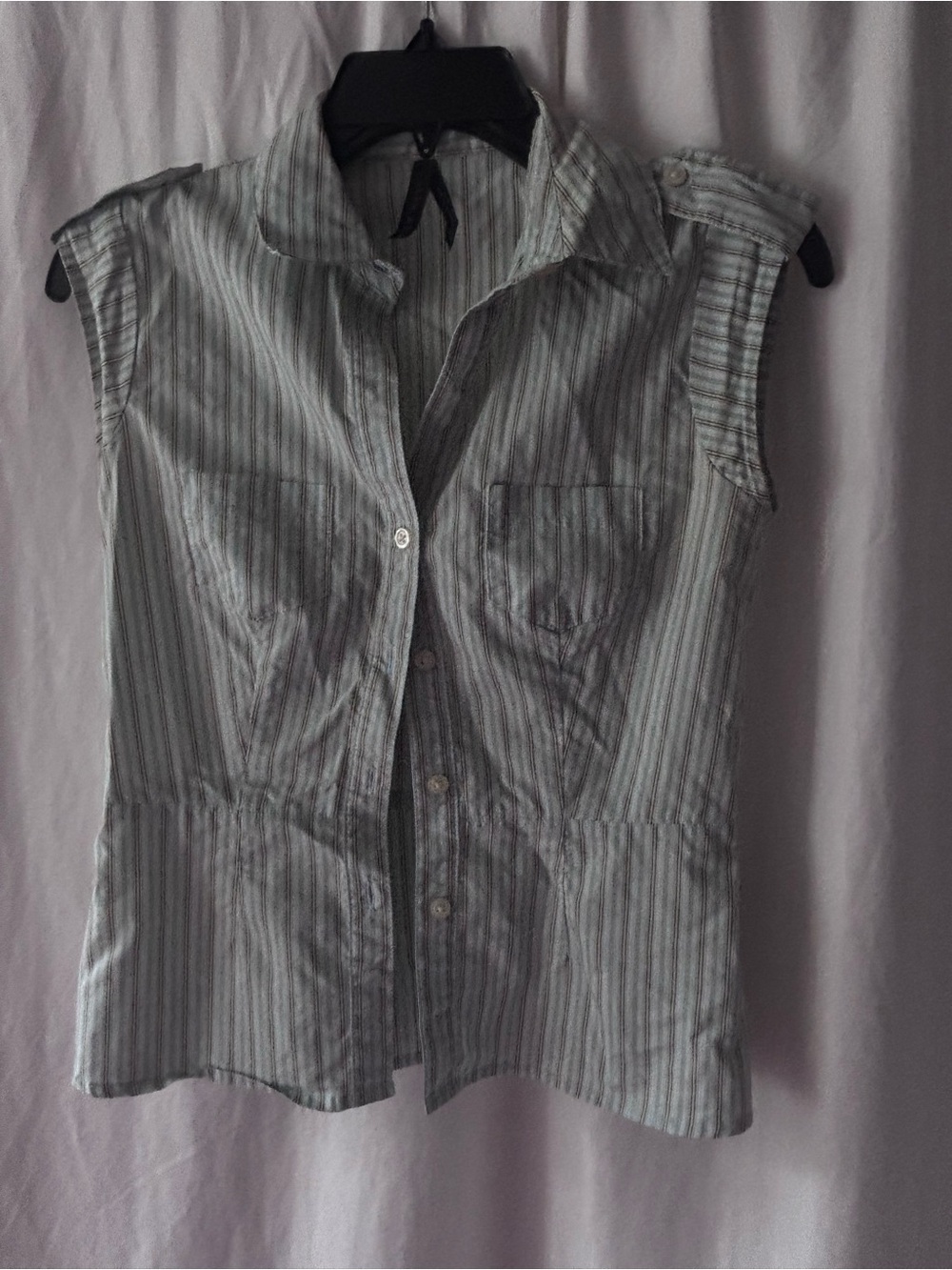 Old Navy Sleeveless Striped Button-Up in Light Gray and White